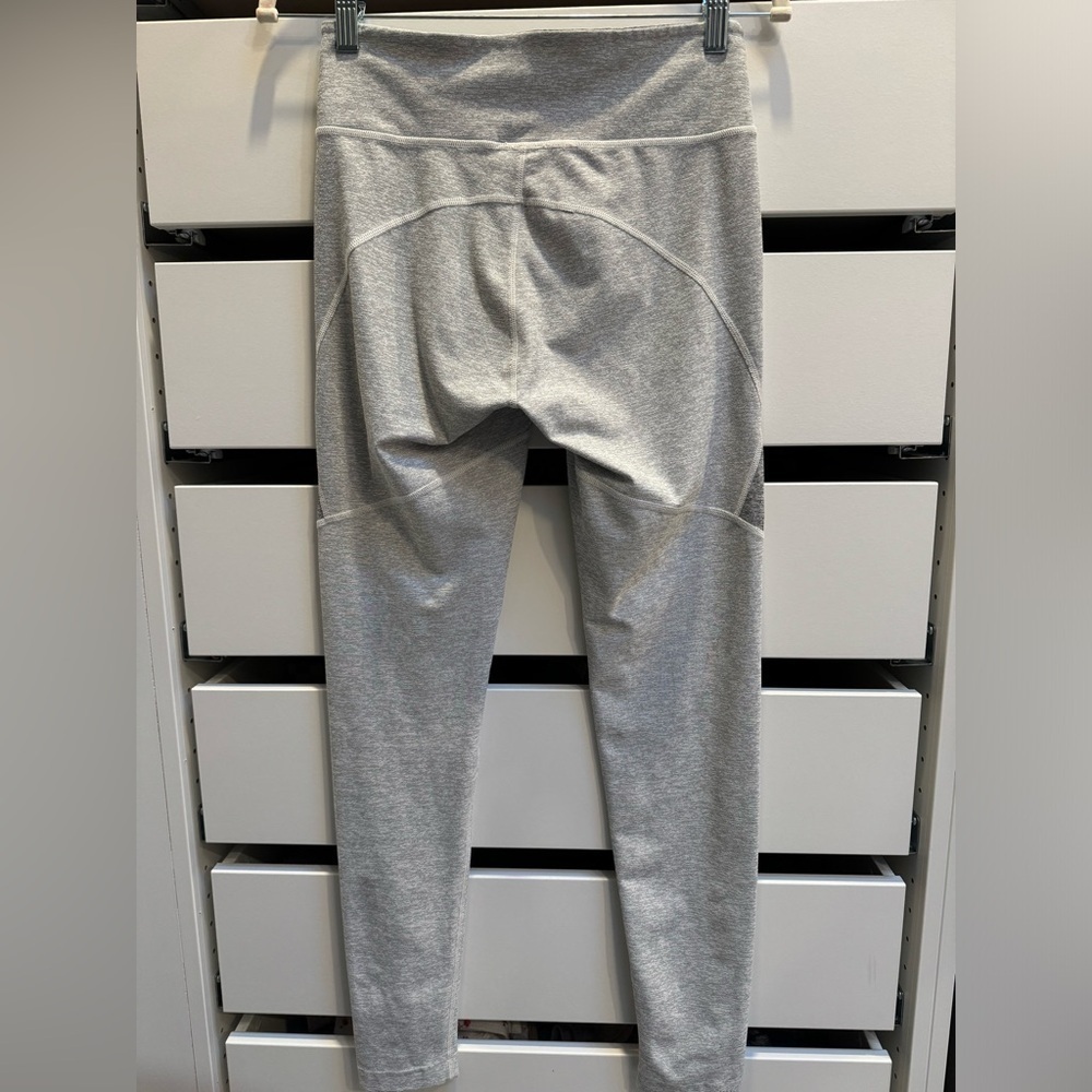 OUTDOOR VOICES Space Dye Two Toned Gray 3/4 Length Legging Size Medium - Picture 7 of 9